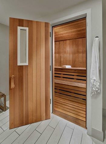 Dressing rooms with showers, dry saunas and steam rooms